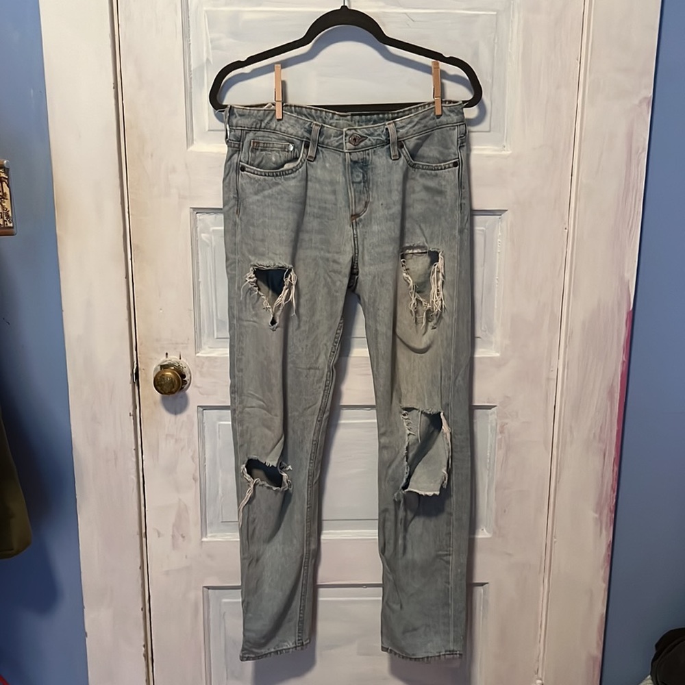 H&M Distressed boyfriend jeans